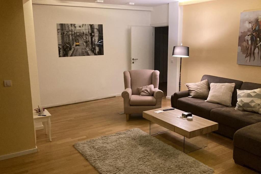 Crown Central Three Bedroom Apartment Белград Экстерьер фото