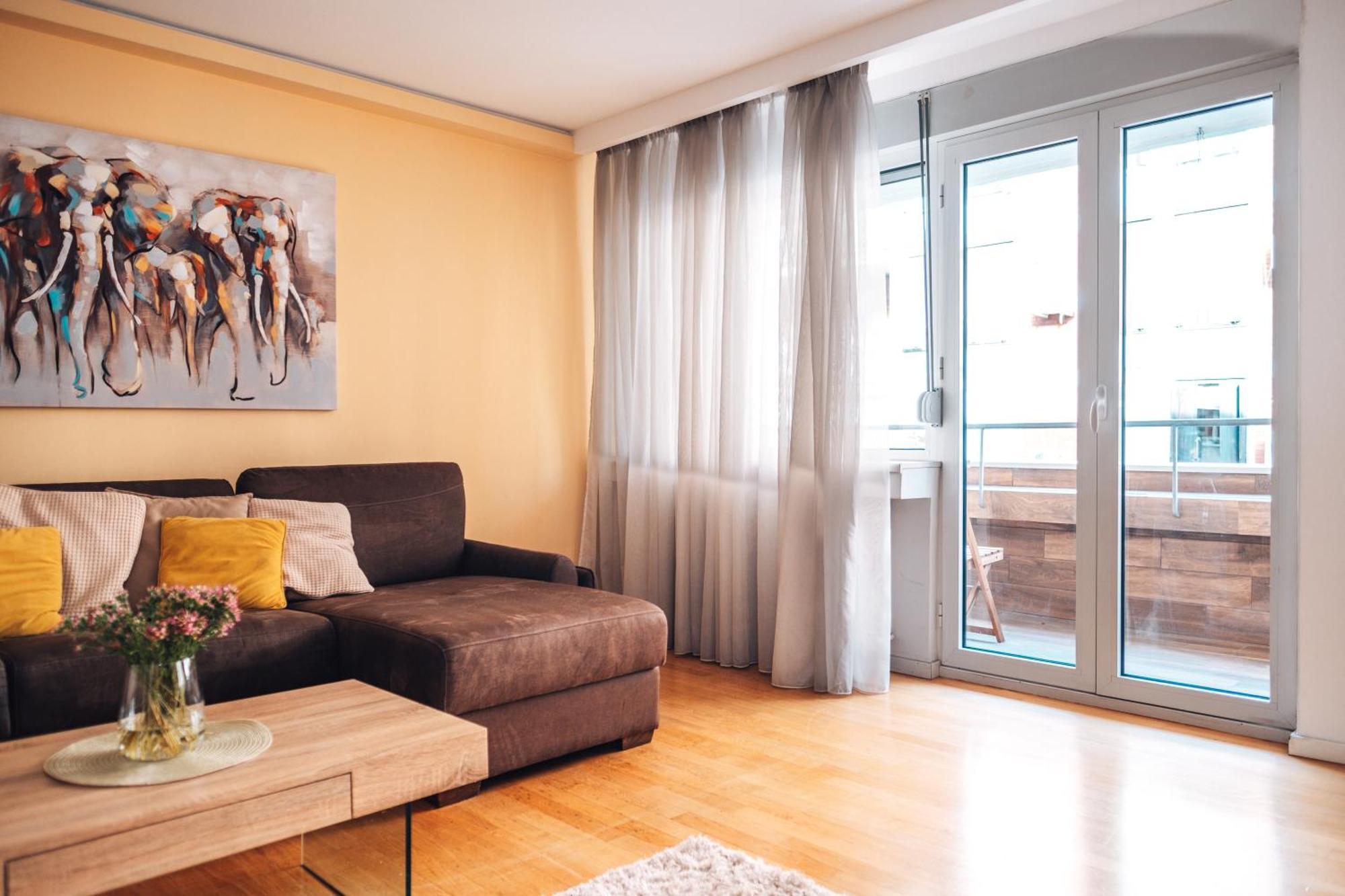 Crown Central Three Bedroom Apartment Белград Экстерьер фото