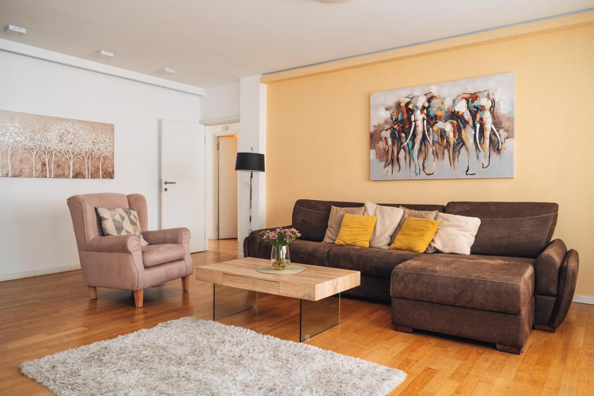 Crown Central Three Bedroom Apartment Белград Экстерьер фото