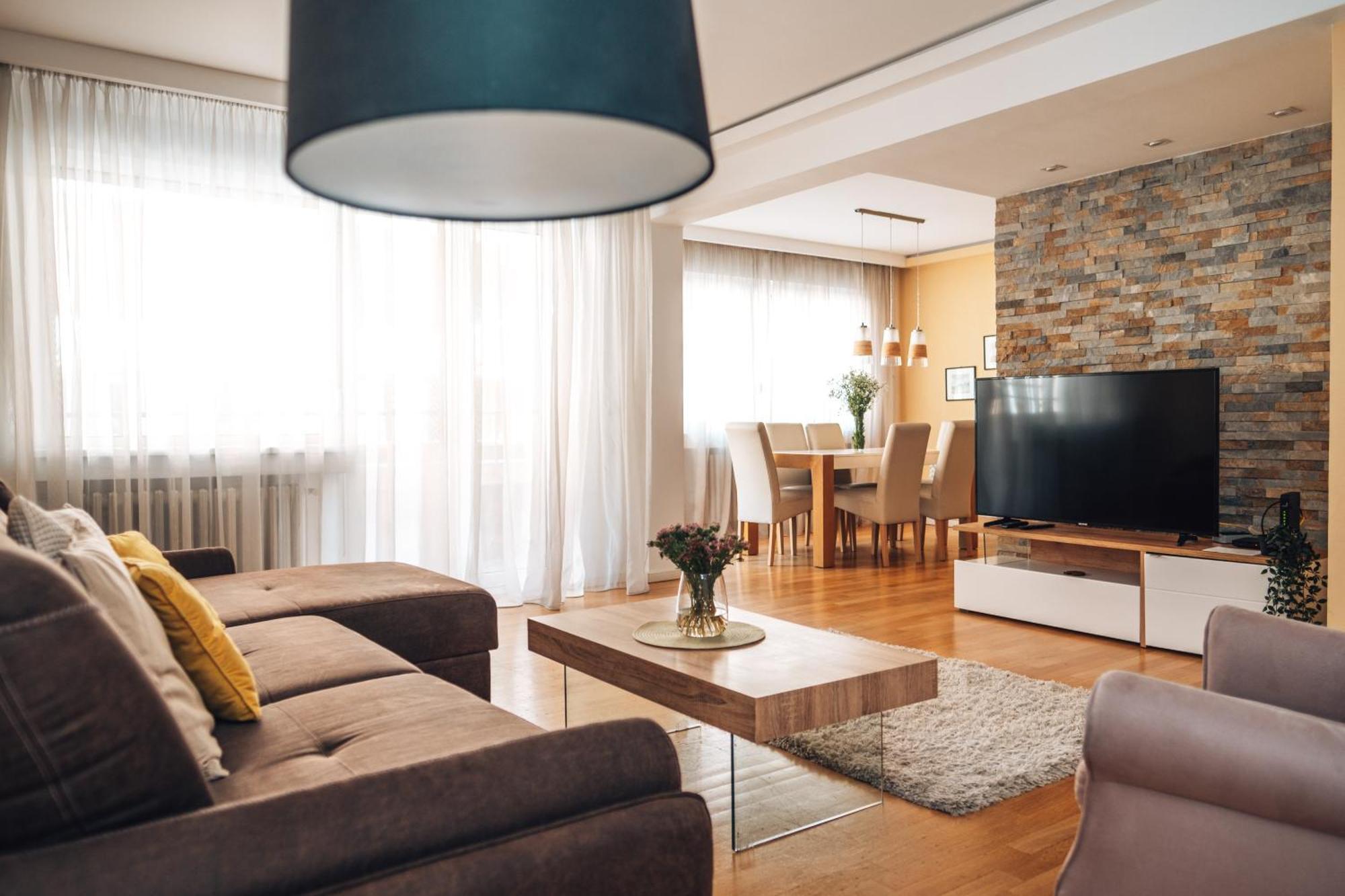 Crown Central Three Bedroom Apartment Белград Экстерьер фото